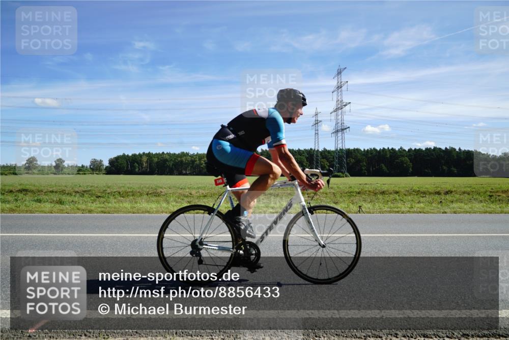 07.09.2025 - 19. Norderstedt Triathlon Michael Burmester http://msf.ph/oto/8856433 07.09.2025 12:49:05 Radfahren 249, 288 meine-sportfotos.de