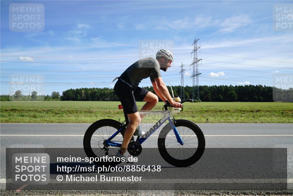 07.09.2025 - 19. Norderstedt Triathlon Michael Burmester http://msf.ph/oto/8856438 07.09.2025 12:49:07 Radfahren 249, 288 meine-sportfotos.de