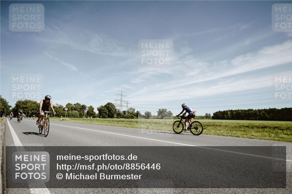 07.09.2025 - 19. Norderstedt Triathlon Michael Burmester http://msf.ph/oto/8856446 07.09.2025 12:17:32 Radfahren 715, 1327 meine-sportfotos.de