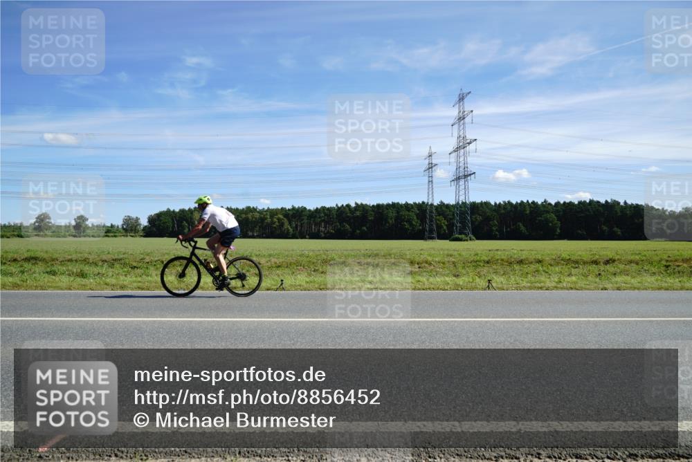 07.09.2025 - 19. Norderstedt Triathlon Michael Burmester http://msf.ph/oto/8856452 07.09.2025 12:49:11 Radfahren 1362 meine-sportfotos.de