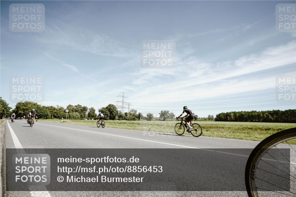07.09.2025 - 19. Norderstedt Triathlon Michael Burmester http://msf.ph/oto/8856453 07.09.2025 12:17:33 Radfahren 715, 1272, 1327 meine-sportfotos.de
