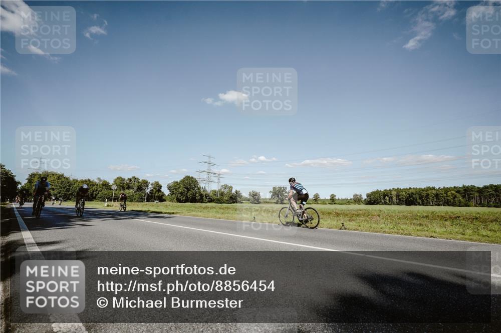 07.09.2025 - 19. Norderstedt Triathlon Michael Burmester http://msf.ph/oto/8856454 07.09.2025 15:22:02 Radfahren 475, 873, 883, 946, 949, 1410, 1480 meine-sportfotos.de