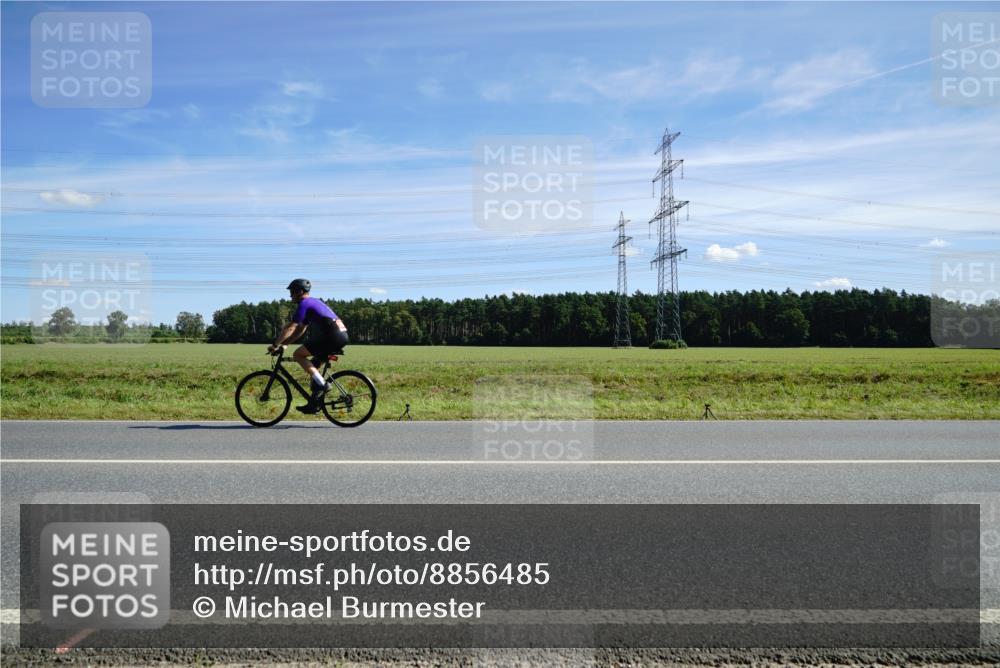07.09.2025 - 19. Norderstedt Triathlon Michael Burmester http://msf.ph/oto/8856485 07.09.2025 12:49:35 Radfahren 187 meine-sportfotos.de