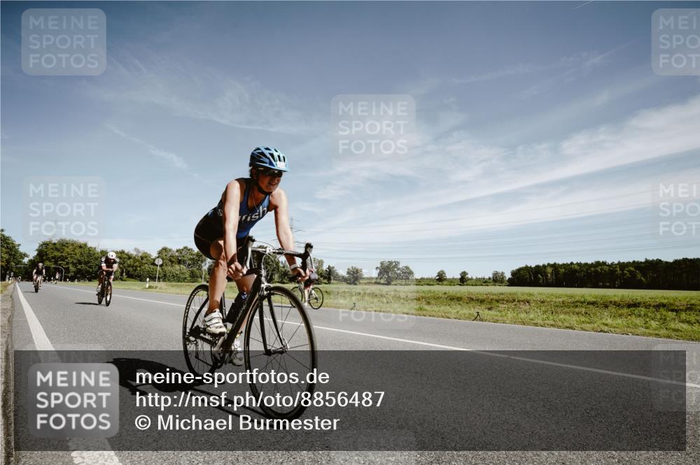 07.09.2025 - 19. Norderstedt Triathlon Michael Burmester http://msf.ph/oto/8856487 07.09.2025 12:17:46 Radfahren 212, 721, 732, 1369 meine-sportfotos.de