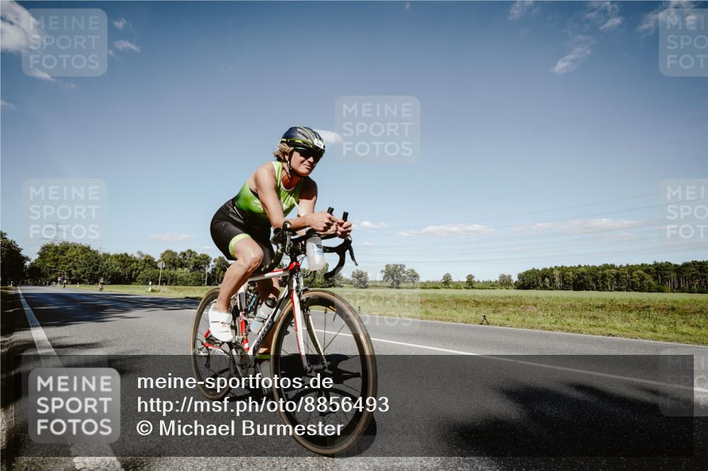07.09.2025 - 19. Norderstedt Triathlon Michael Burmester http://msf.ph/oto/8856493 07.09.2025 15:22:18 Radfahren 472, 474, 932 meine-sportfotos.de