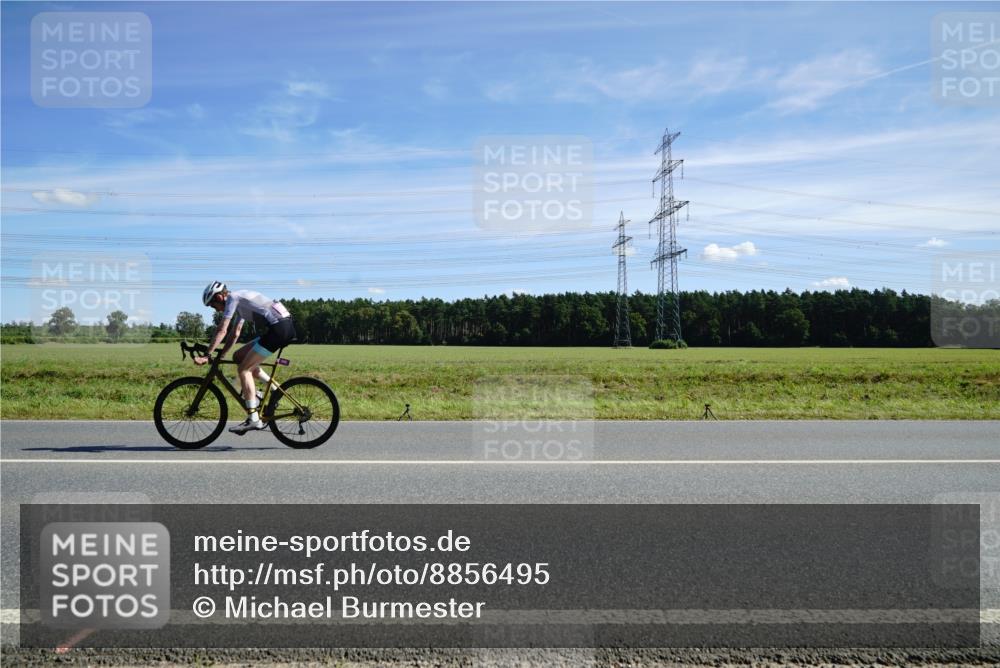 07.09.2025 - 19. Norderstedt Triathlon Michael Burmester http://msf.ph/oto/8856495 07.09.2025 12:49:42 Radfahren 174, 240 meine-sportfotos.de
