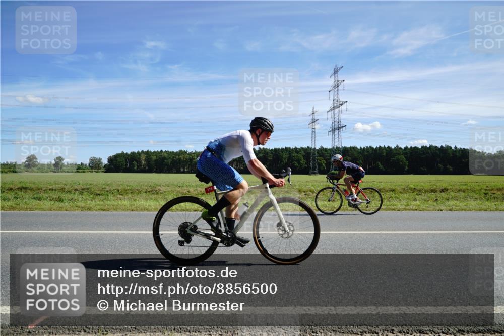 07.09.2025 - 19. Norderstedt Triathlon Michael Burmester http://msf.ph/oto/8856500 07.09.2025 12:49:43 Radfahren 174, 240, 311 meine-sportfotos.de