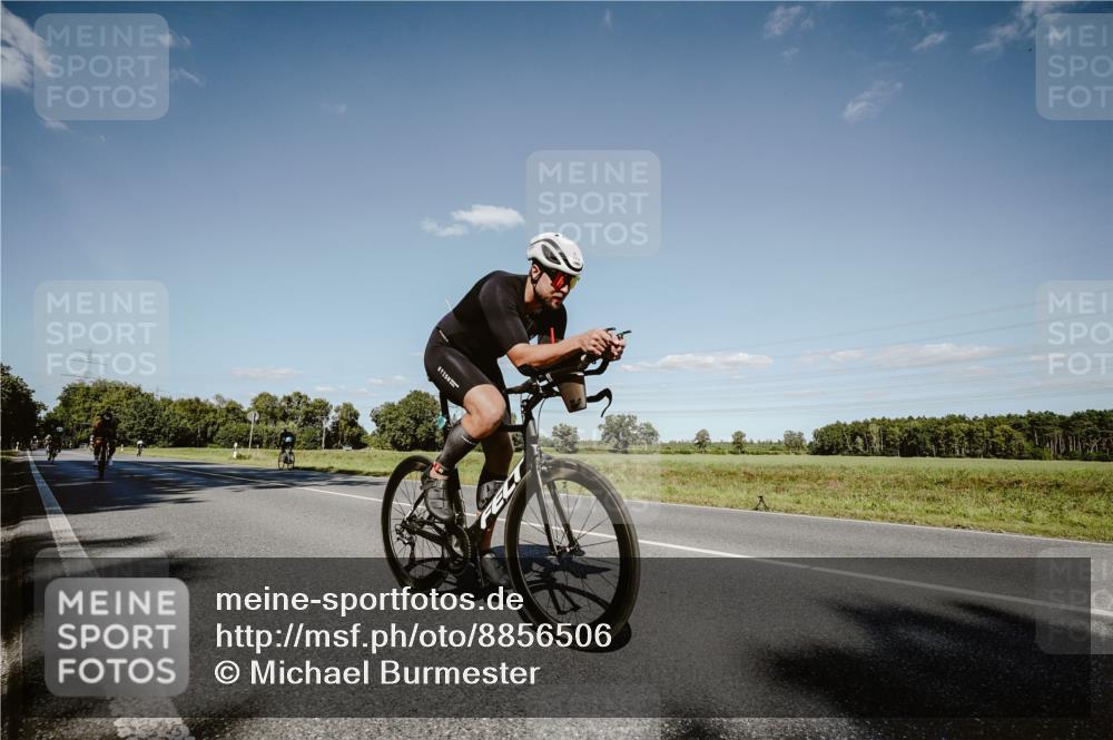 07.09.2025 - 19. Norderstedt Triathlon Michael Burmester http://msf.ph/oto/8856506 07.09.2025 15:22:32 Radfahren 1500, 1507, 1512 meine-sportfotos.de