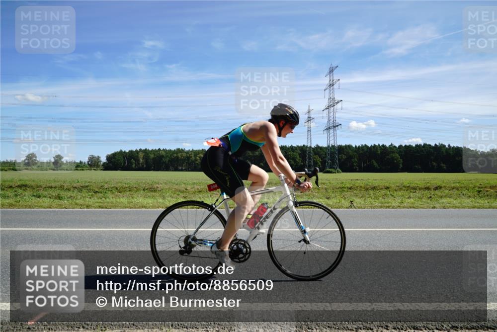 07.09.2025 - 19. Norderstedt Triathlon Michael Burmester http://msf.ph/oto/8856509 07.09.2025 12:49:45 Radfahren 174, 240, 311, 1477 meine-sportfotos.de