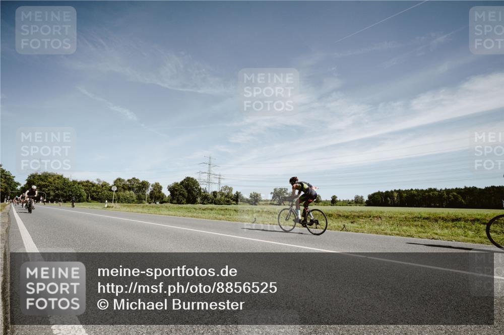 07.09.2025 - 19. Norderstedt Triathlon Michael Burmester http://msf.ph/oto/8856525 07.09.2025 12:18:09 Radfahren 227, 697 meine-sportfotos.de