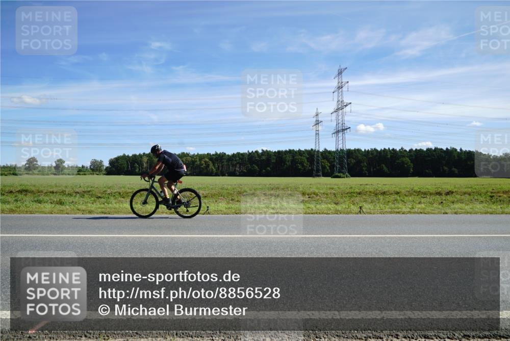 07.09.2025 - 19. Norderstedt Triathlon Michael Burmester http://msf.ph/oto/8856528 07.09.2025 12:49:54 Radfahren 1354 meine-sportfotos.de