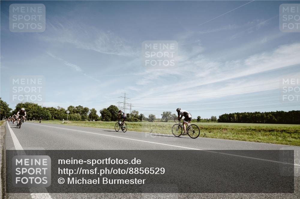 07.09.2025 - 19. Norderstedt Triathlon Michael Burmester http://msf.ph/oto/8856529 07.09.2025 12:18:10 Radfahren 227, 697 meine-sportfotos.de