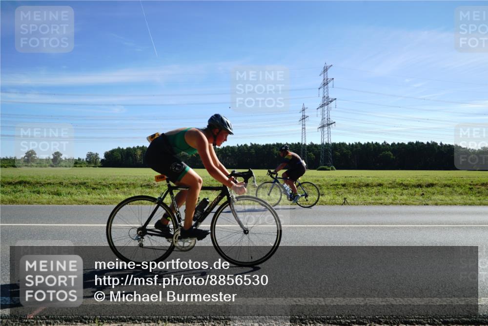 07.09.2025 - 19. Norderstedt Triathlon Michael Burmester http://msf.ph/oto/8856530 07.09.2025 11:08:20 Radfahren 821, 1164, 1170 meine-sportfotos.de