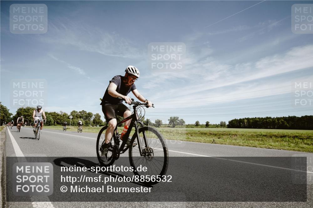 07.09.2025 - 19. Norderstedt Triathlon Michael Burmester http://msf.ph/oto/8856532 07.09.2025 12:18:12 Radfahren 227, 697, 1311 meine-sportfotos.de