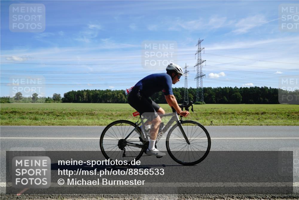 07.09.2025 - 19. Norderstedt Triathlon Michael Burmester http://msf.ph/oto/8856533 07.09.2025 12:49:56 Radfahren 1354 meine-sportfotos.de