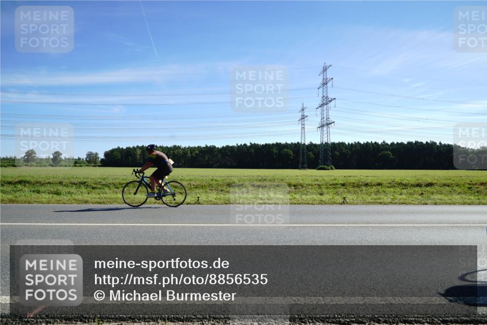 07.09.2025 - 19. Norderstedt Triathlon Michael Burmester http://msf.ph/oto/8856535 07.09.2025 11:08:20 Radfahren 821, 1164, 1170 meine-sportfotos.de