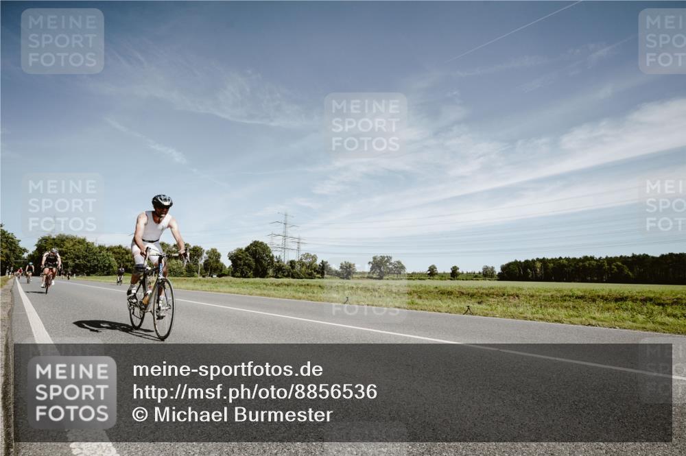 07.09.2025 - 19. Norderstedt Triathlon Michael Burmester http://msf.ph/oto/8856536 07.09.2025 12:18:12 Radfahren 227, 697, 1311 meine-sportfotos.de