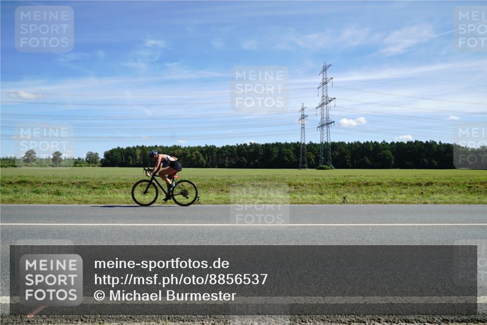 07.09.2025 - 19. Norderstedt Triathlon Michael Burmester http://msf.ph/oto/8856537 07.09.2025 12:49:59 Radfahren 1354, 1373 meine-sportfotos.de