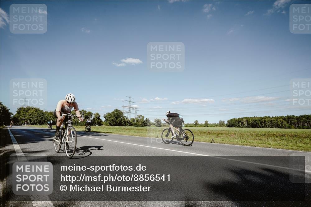 07.09.2025 - 19. Norderstedt Triathlon Michael Burmester http://msf.ph/oto/8856541 07.09.2025 15:22:50 Radfahren 1424 meine-sportfotos.de