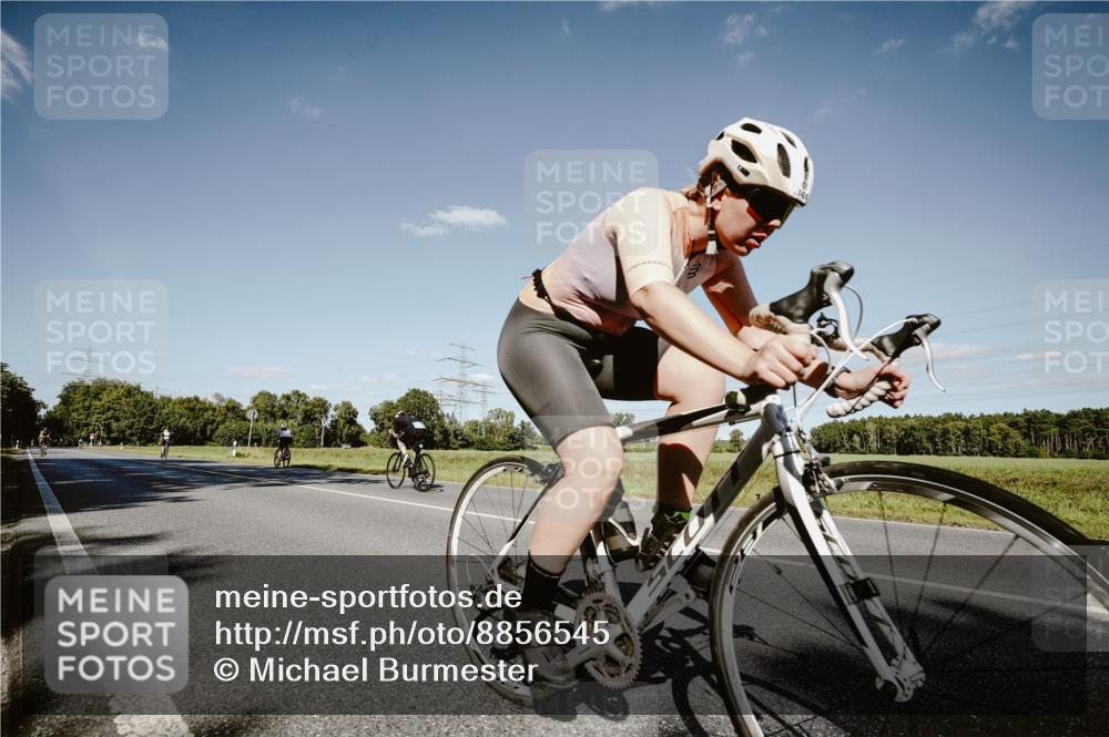 07.09.2025 - 19. Norderstedt Triathlon Michael Burmester http://msf.ph/oto/8856545 07.09.2025 15:22:51 Radfahren 1424 meine-sportfotos.de