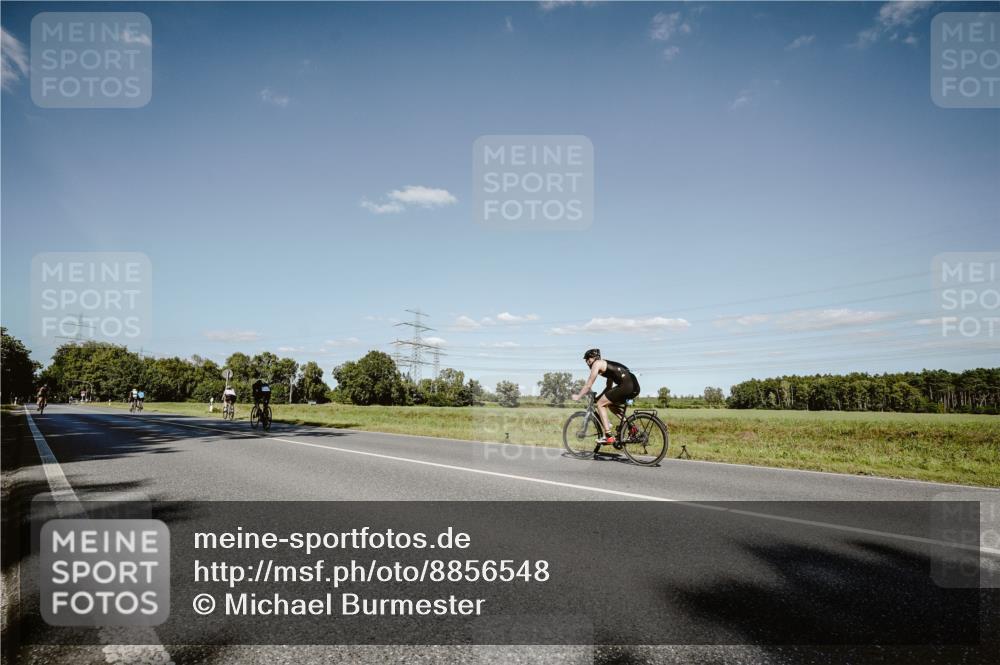 07.09.2025 - 19. Norderstedt Triathlon Michael Burmester http://msf.ph/oto/8856548 07.09.2025 15:22:51 Radfahren 1424 meine-sportfotos.de