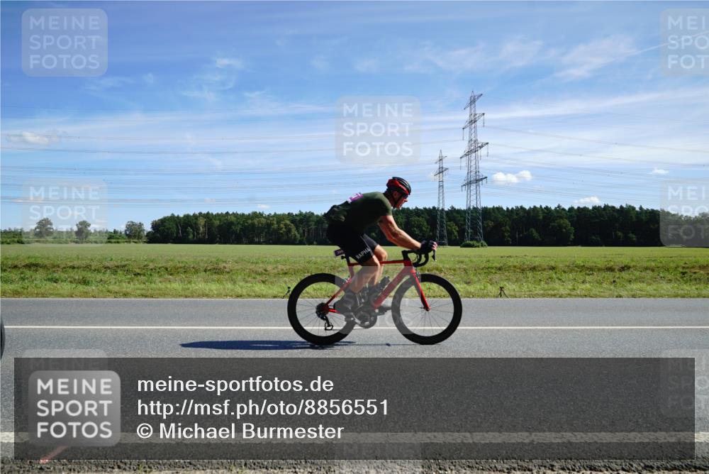 07.09.2025 - 19. Norderstedt Triathlon Michael Burmester http://msf.ph/oto/8856551 07.09.2025 12:50:06 Radfahren 344, 712, 781 meine-sportfotos.de
