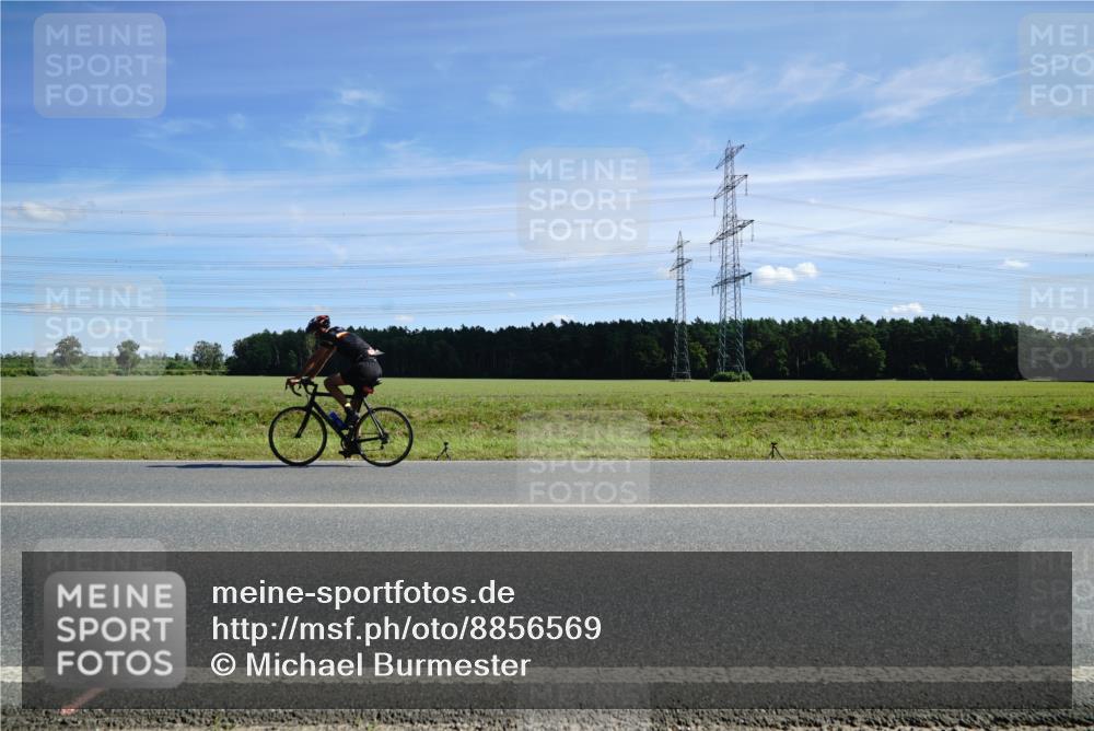07.09.2025 - 19. Norderstedt Triathlon Michael Burmester http://msf.ph/oto/8856569 07.09.2025 12:50:17 Radfahren 220, 241, 330, 1283 meine-sportfotos.de