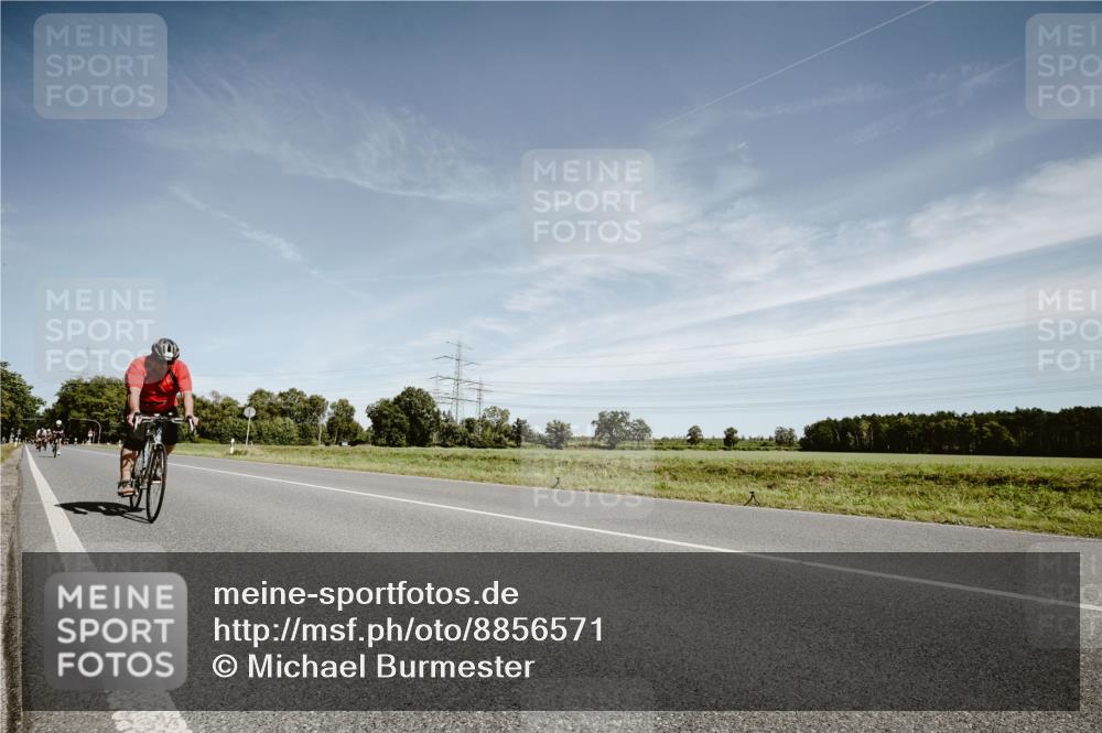 07.09.2025 - 19. Norderstedt Triathlon Michael Burmester http://msf.ph/oto/8856571 07.09.2025 12:18:25 Radfahren 226, 727 meine-sportfotos.de