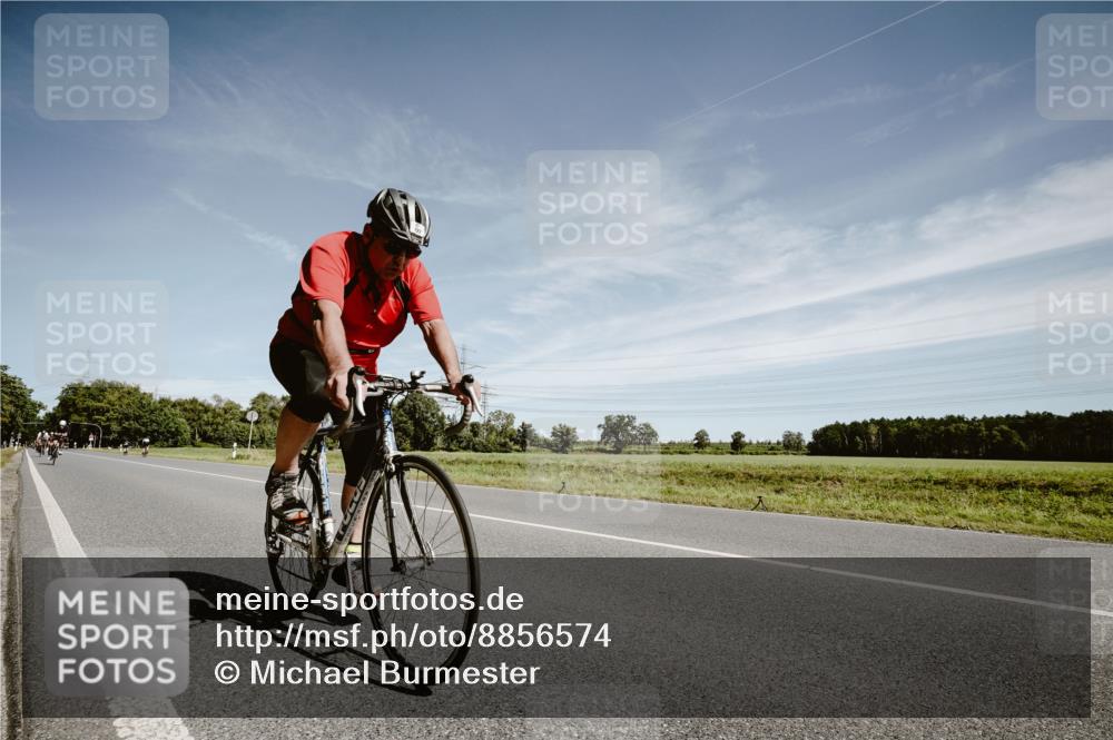 07.09.2025 - 19. Norderstedt Triathlon Michael Burmester http://msf.ph/oto/8856574 07.09.2025 12:18:25 Radfahren 226, 727 meine-sportfotos.de