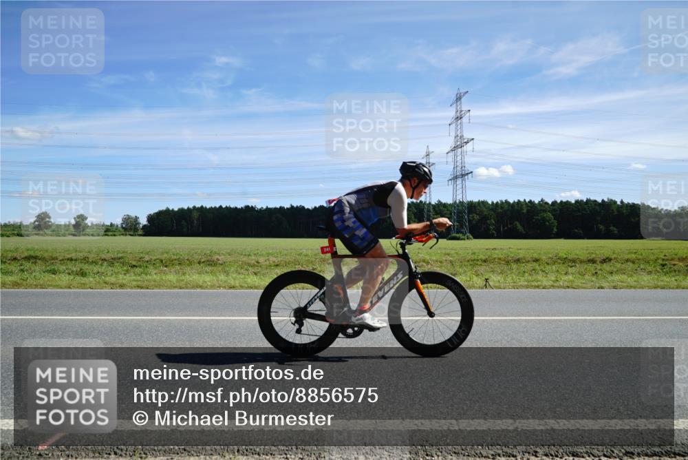 07.09.2025 - 19. Norderstedt Triathlon Michael Burmester http://msf.ph/oto/8856575 07.09.2025 12:50:19 Radfahren 241, 247, 330, 809 meine-sportfotos.de