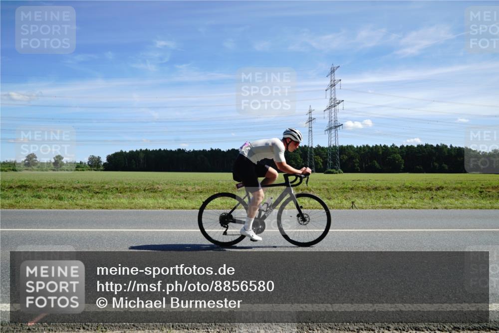 07.09.2025 - 19. Norderstedt Triathlon Michael Burmester http://msf.ph/oto/8856580 07.09.2025 12:50:19 Radfahren 241, 247, 330, 809 meine-sportfotos.de