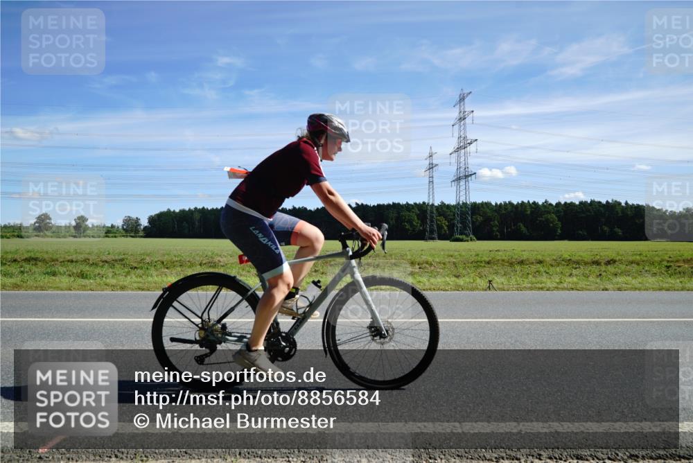 07.09.2025 - 19. Norderstedt Triathlon Michael Burmester http://msf.ph/oto/8856584 07.09.2025 12:50:20 Radfahren 241, 247, 330, 809 meine-sportfotos.de