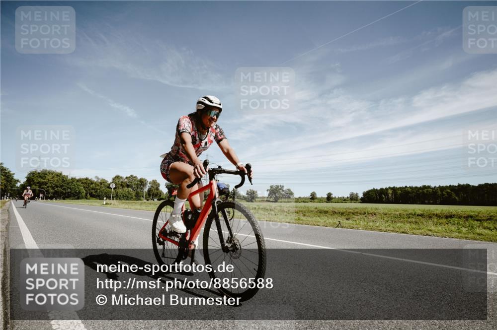 07.09.2025 - 19. Norderstedt Triathlon Michael Burmester http://msf.ph/oto/8856588 07.09.2025 12:18:32 Radfahren 195, 724, 1309 meine-sportfotos.de