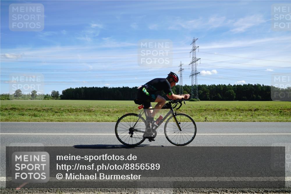 07.09.2025 - 19. Norderstedt Triathlon Michael Burmester http://msf.ph/oto/8856589 07.09.2025 12:50:21 Radfahren 241, 247, 330, 809 meine-sportfotos.de