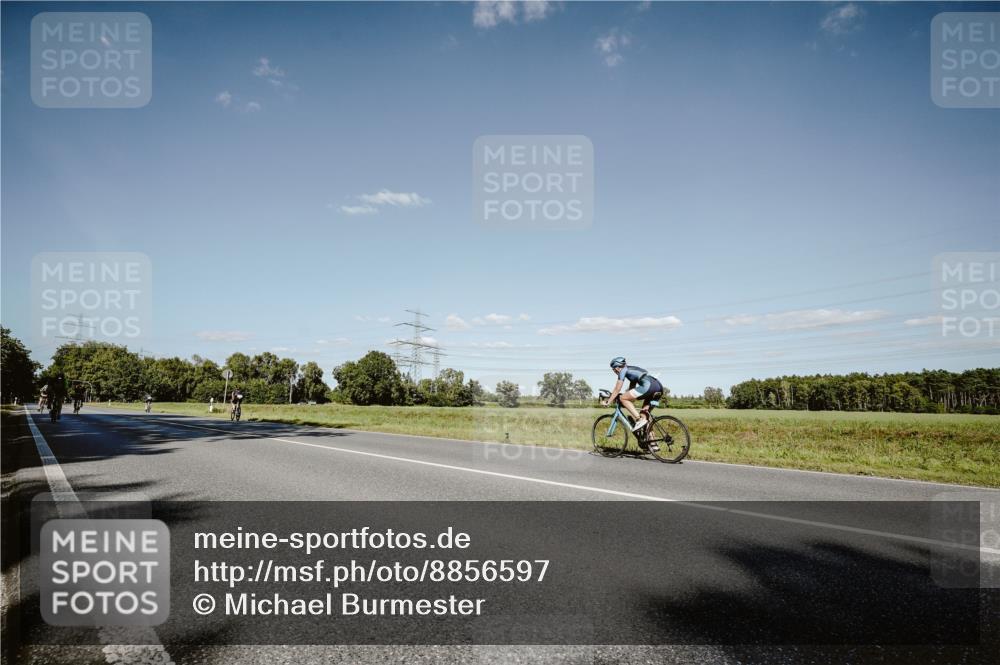 07.09.2025 - 19. Norderstedt Triathlon Michael Burmester http://msf.ph/oto/8856597 07.09.2025 15:23:23 Radfahren 454, 915, 930 meine-sportfotos.de