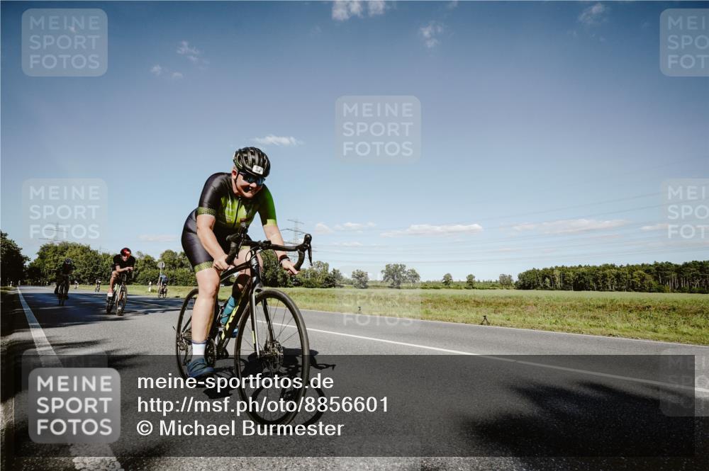 07.09.2025 - 19. Norderstedt Triathlon Michael Burmester http://msf.ph/oto/8856601 07.09.2025 15:23:25 Radfahren 454, 915, 930 meine-sportfotos.de