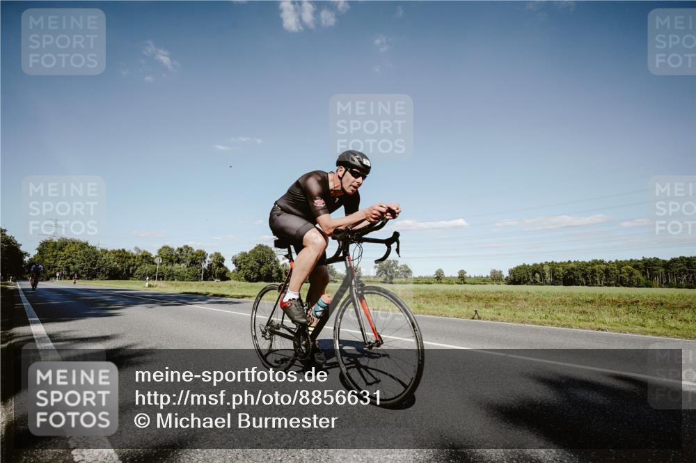 07.09.2025 - 19. Norderstedt Triathlon Michael Burmester http://msf.ph/oto/8856631 07.09.2025 15:23:58 Radfahren 943, 950 meine-sportfotos.de