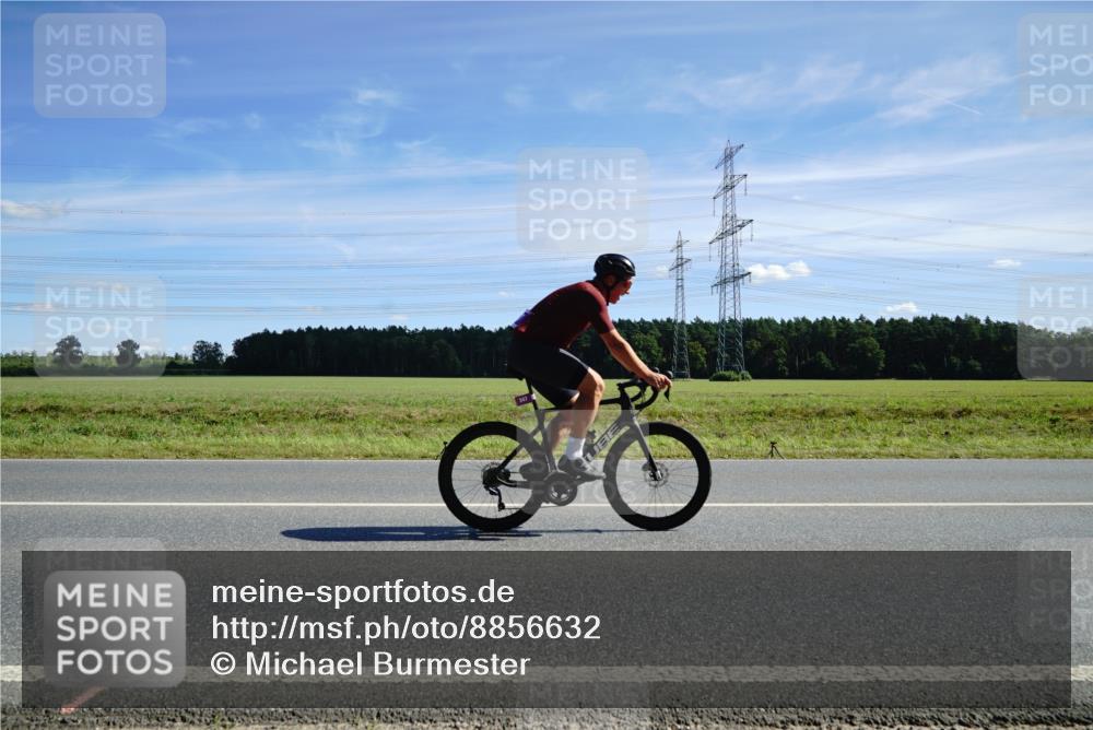 07.09.2025 - 19. Norderstedt Triathlon Michael Burmester http://msf.ph/oto/8856632 07.09.2025 12:50:40 Radfahren 347, 759, 814, 1262 meine-sportfotos.de