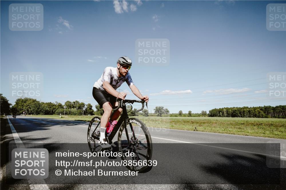 07.09.2025 - 19. Norderstedt Triathlon Michael Burmester http://msf.ph/oto/8856639 07.09.2025 15:24:01 Radfahren 421, 943, 950 meine-sportfotos.de