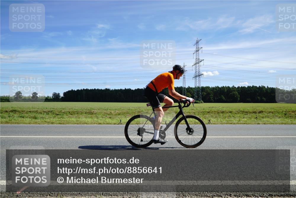 07.09.2025 - 19. Norderstedt Triathlon Michael Burmester http://msf.ph/oto/8856641 07.09.2025 12:50:46 Radfahren 274, 323, 324, 1384 meine-sportfotos.de