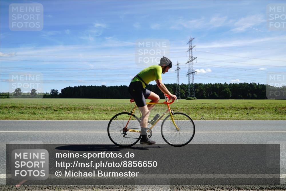 07.09.2025 - 19. Norderstedt Triathlon Michael Burmester http://msf.ph/oto/8856650 07.09.2025 12:50:48 Radfahren 274, 323, 324, 1299, 1384 meine-sportfotos.de