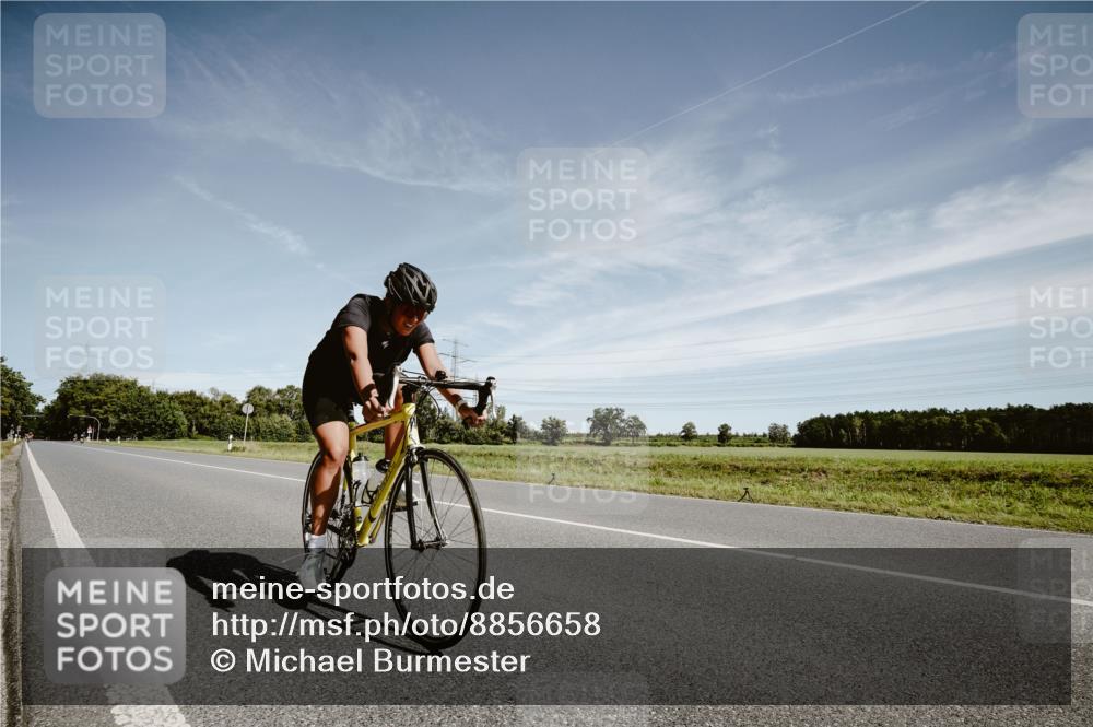 07.09.2025 - 19. Norderstedt Triathlon Michael Burmester http://msf.ph/oto/8856658 07.09.2025 12:19:09 Radfahren 1387 meine-sportfotos.de