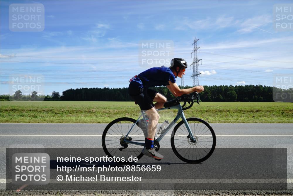 07.09.2025 - 19. Norderstedt Triathlon Michael Burmester http://msf.ph/oto/8856659 07.09.2025 12:50:51 Radfahren 301, 1299, 1384 meine-sportfotos.de