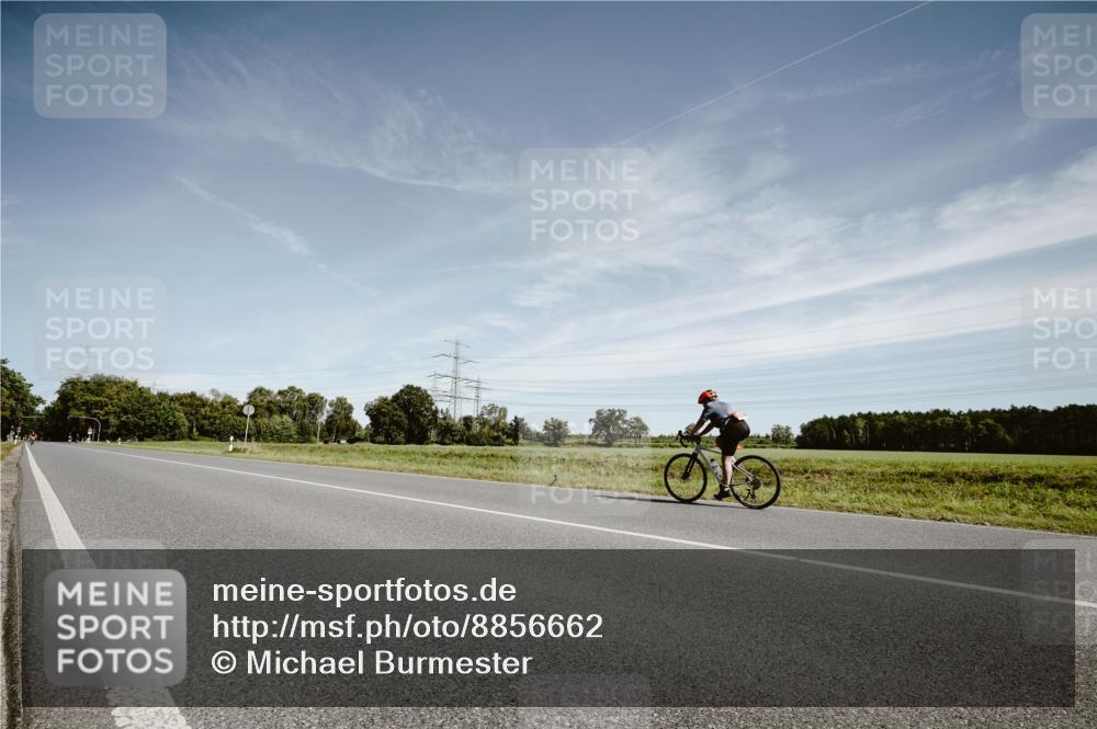 07.09.2025 - 19. Norderstedt Triathlon Michael Burmester http://msf.ph/oto/8856662 07.09.2025 12:19:12 Radfahren 1387 meine-sportfotos.de