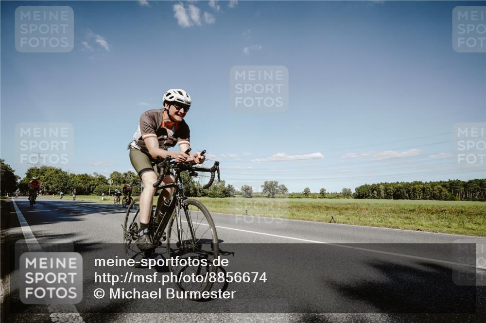 07.09.2025 - 19. Norderstedt Triathlon Michael Burmester http://msf.ph/oto/8856674 07.09.2025 15:24:22 Radfahren 390, 458, 1473 meine-sportfotos.de