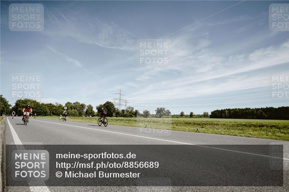 07.09.2025 - 19. Norderstedt Triathlon Michael Burmester http://msf.ph/oto/8856689 07.09.2025 12:19:21 Radfahren 182 meine-sportfotos.de