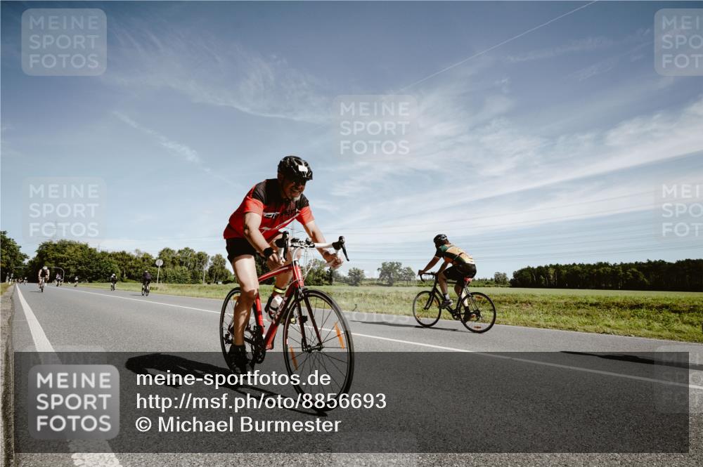 07.09.2025 - 19. Norderstedt Triathlon Michael Burmester http://msf.ph/oto/8856693 07.09.2025 12:19:22 Radfahren 151, 182 meine-sportfotos.de