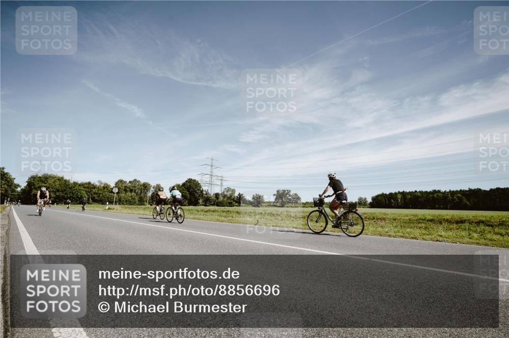 07.09.2025 - 19. Norderstedt Triathlon Michael Burmester http://msf.ph/oto/8856696 07.09.2025 12:19:24 Radfahren 151, 182 meine-sportfotos.de
