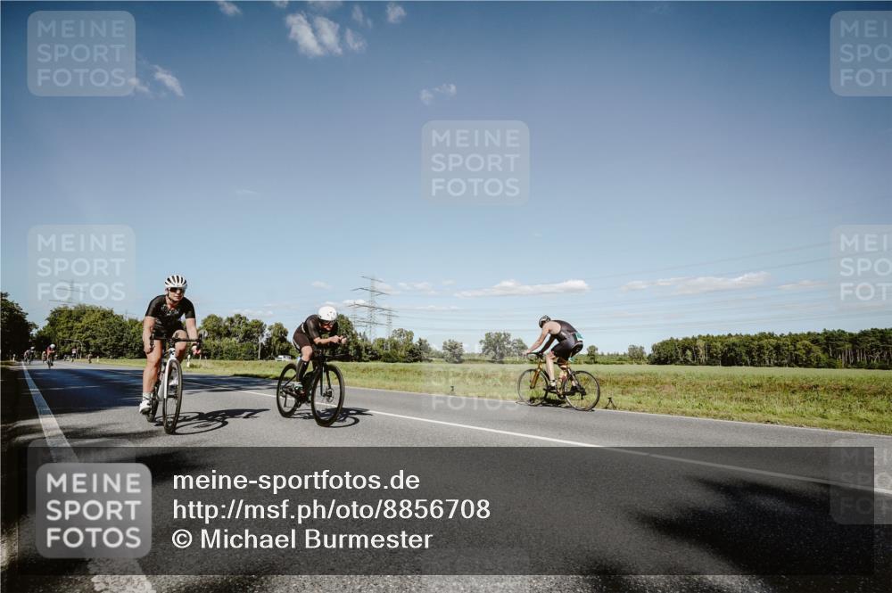 07.09.2025 - 19. Norderstedt Triathlon Michael Burmester http://msf.ph/oto/8856708 07.09.2025 15:24:42 Radfahren 887, 1414, 1539 meine-sportfotos.de