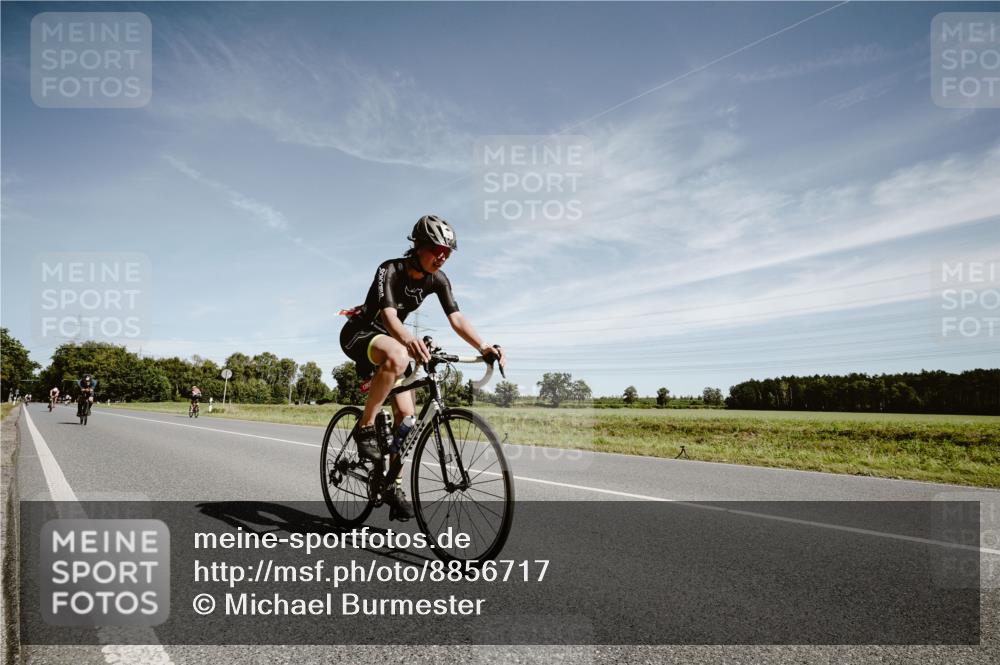 07.09.2025 - 19. Norderstedt Triathlon Michael Burmester http://msf.ph/oto/8856717 07.09.2025 12:19:39 Radfahren 811, 816, 1392 meine-sportfotos.de